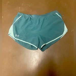 UNDERARMOR WOMENS 2XL ATHLETIC SHORTS. Never used, new without tag!